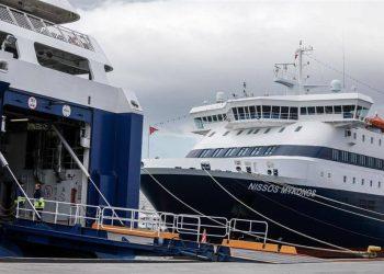 Άφησαν εκτός πλοίου μητέρα με παιδιά γιατί δεν είχε χαρτιά που να δείχνουν πως είναι δικά της!