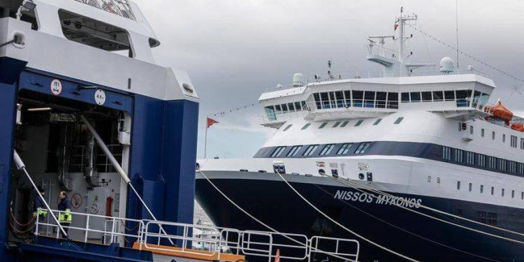 Άφησαν εκτός πλοίου μητέρα με παιδιά γιατί δεν είχε χαρτιά που να δείχνουν πως είναι δικά της!