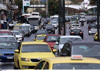 Λεωφόρος Ποσειδώνος: Διακοπή της κυκλοφορίας ύστερα από ανατροπή φορτηγού