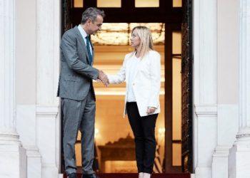 Διμερείς σχέσεις, ενεργειακή συνεργασία και μεταναστευτικό στο επίκεντρο της συνάντησης Μητσοτάκη-Μελόνι