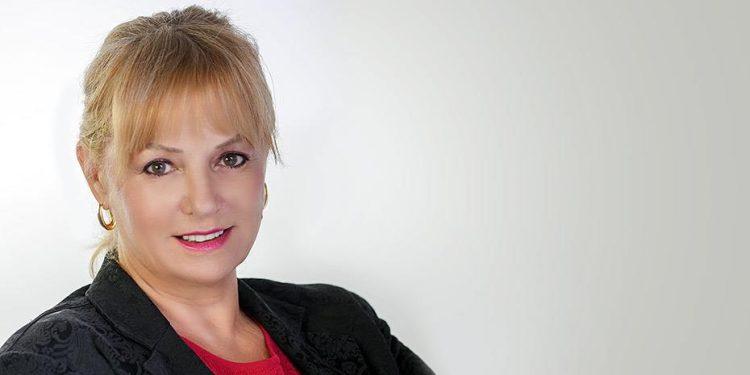 Διόνυσος: Η επιτυχημένη τραπεζίτισσα Βασιλική Κάμπελλ ζητάει την ψήφο των δημοτών