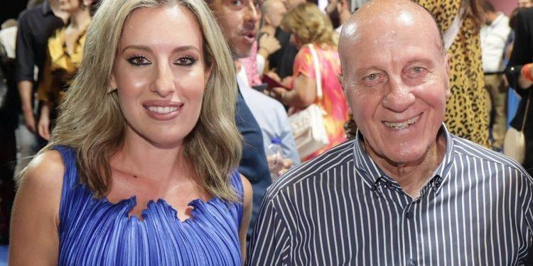 Η κόρη του Μίμη Δομάζου, Πόπη, υποψήφια με τον συνδυασμό του Κώστα Μπακογιάννη στην Αθήνα