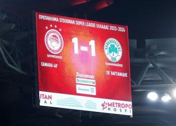 Ολυμπιακός-Παναθηναϊκός: Αποχώρησε το «τριφύλλι» μετά τον τραυματισμό του Χουάνκαρ από κροτίδα!