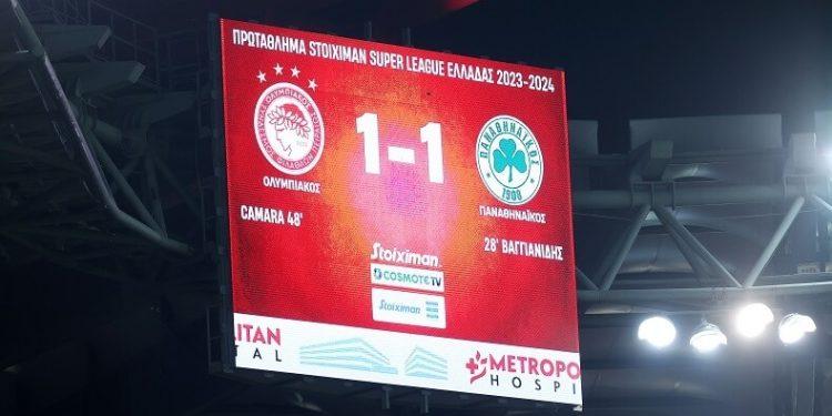 Ολυμπιακός-Παναθηναϊκός: Αποχώρησε το «τριφύλλι» μετά τον τραυματισμό του Χουάνκαρ από κροτίδα!