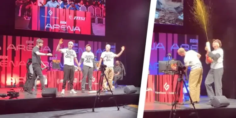 Ακτιβιστές για το κλίμα κατέστρεψαν τουρνουά Tekken και έβαψαν τις οθόνες!