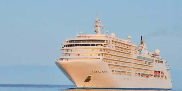 Μηχανικό πρόβλημα στο κρουαζιερόπλοιο Silver Spirit – Ρυμουλκήθηκε στον Πειραιά