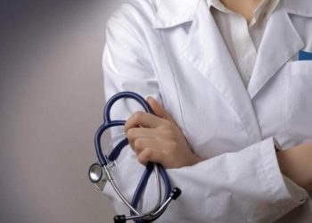 Αντιδράσεις στις εξαγγελίες Αγαπηδάκη: Ανειδίκευτοι προσωπικοί γιατροί –  Αμφιλεγόμενα οικονομικά κίνητρα