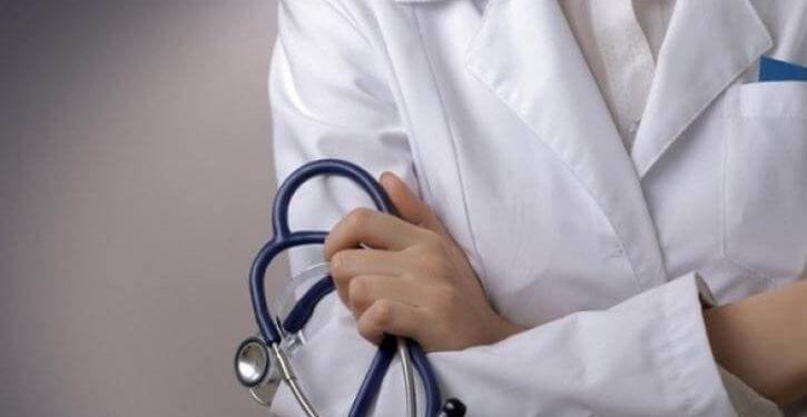 Αντιδράσεις στις εξαγγελίες Αγαπηδάκη: Ανειδίκευτοι προσωπικοί γιατροί –  Αμφιλεγόμενα οικονομικά κίνητρα