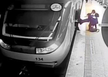 Οργή στο Ιράν: Eγκεφαλικά νεκρή η «νέα Μάχσα Αμίνι»