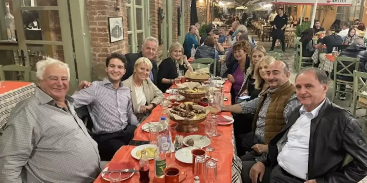 Η Νατάσα Παζαΐτη στα Τρίκαλα με τον γιο της Αλέξανδρο Καραμανλή