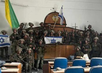 Ο στρατός ύψωσε την σημαία του Ισραήλ μέσα στο κοινοβούλιο – «Η Χαμάς έχασε τον έλεγχο»