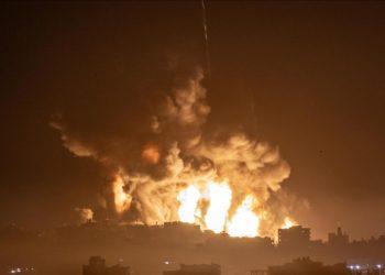 Ο ισραηλινός στρατός συνέχισε τους βομβαρδισμούς στη Γάζα