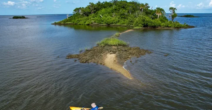 Η απάτη του αιώνα στις ΗΠΑ: Πήρε επιδότηση για τον κορονοϊό και αγόρασε νησί
