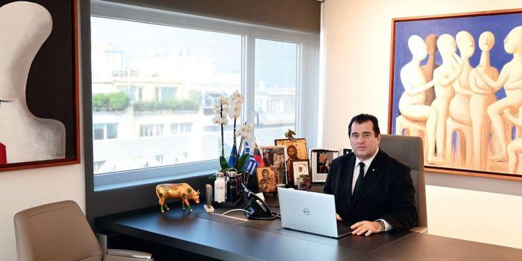 Θεόδωρος Δουζόγλου: Η άγνωστη ιστορία του Έλληνα επιχειρηµατία από τη Βενεζουέλα