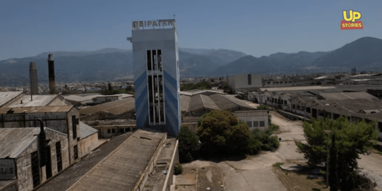 Πειραϊκή – Πατραϊκή: Η γιγάντια βιομηχανία που υπέκυψε στην ομορφιά της Βασίλισσας της νύχτας