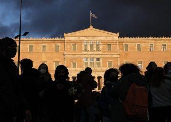 Φορολογικό: «Καταστροφικό για τους ελεύθερους επαγγελματίες», λέει ο Βερβεσός