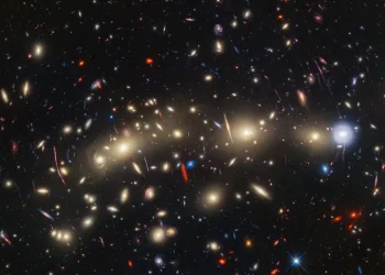 Το χριστουγεννιάτικο δέντρο του Σύμπαντος απέκτησε νέα εντυπωσιακά φωτάκια