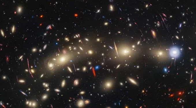 Το χριστουγεννιάτικο δέντρο του Σύμπαντος απέκτησε νέα εντυπωσιακά φωτάκια