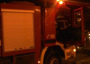 Στις φλόγες τυλίχθηκε επαγγελματικό όχημα στον Παπάγο – Άγνωστοι πέταξαν γκαζάκι