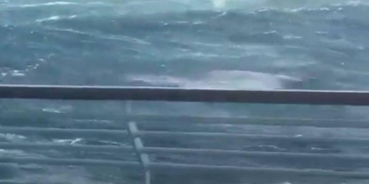 Κρουαζιερόπλοιο του τρόμου στον Βισκαϊκό κόλπο – «Πολιορκία» από κύματα 16 μέτρων και 100 τραυματίες