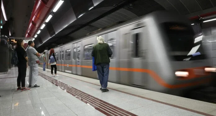 Μετρό – λεωφορεία: Πώς θα κινηθούν τα ΜΜΜ Χριστούγεννα και Πρωτοχρονιά