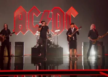 Εφυγε ο Colin Burgess, ντράμερ των AC/DC