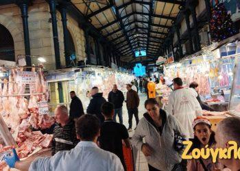 Το αδιαχώρητο στη Βαρβάκειο για το τραπέζι των Χριστουγέννων