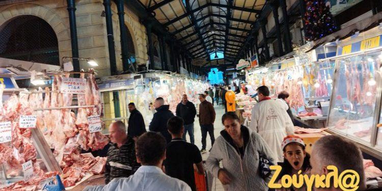 Το αδιαχώρητο στη Βαρβάκειο για το τραπέζι των Χριστουγέννων