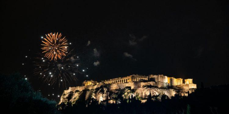 Ανακαλύψτε τα δέκα χριστουγεννιάτικα χωριά σε γειτονιές της Αθήνας και ενημερωθείτε για όλες τις εκδηλώσεις που προγραμματίζονται.