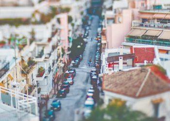 Ακίνητα: Πώς οι γειτονιές της Αθήνας χάνουν κατοίκους και ταυτότητα