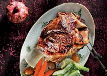 Κότσι από μοσχαράκι γάλακτος σιγοψημένο με κρασί