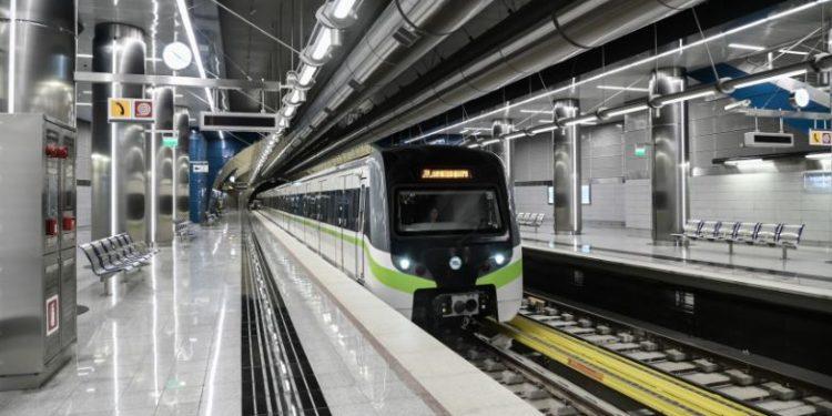 Αγία Παρασκευή: Άνδρας έπεσε στις ράγες του μετρό – Απεγκλωβίστηκε χωρίς τις αισθήσεις του