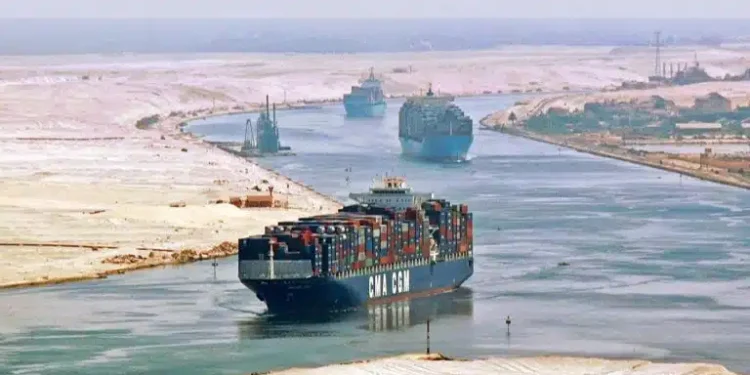 Η νέα «κρίση του Σουέζ» που απειλεί το παγκόσμιο εμπόριο – Στέλνει φρεγάτες η Ελλάδα στην Ερυθρά Θάλασσα