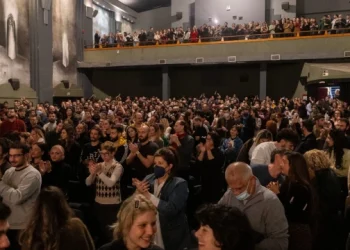 Ιντεάλ: Το τελευταίο χρειροκρότημα στον ιστορικό κινηματογράφο – Δείτε βίντεο