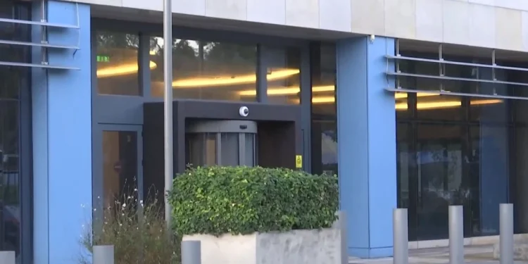 Λήξη συναγερμού έξω από τα γραφεία της Microsoft στο Μαρούσι – Το ύποπτο αντικείμενο ήταν ένας ξεχασμένος σάκος