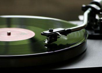 Μουσική: Οι πωλήσεις δίσκων βινυλίου σε υψηλό 30 ετών