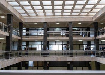 Ελεύθερος ο 16χρονος που κατακρεούργησε τον πατέρα του