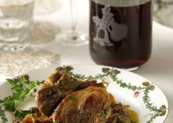 Χοιρινό μαγειρευτό με καρότο, πορτοκάλι και μελωμένα κρεμμύδια