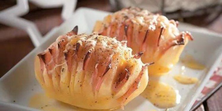 Πατάτες φούρνου: 8 συνταγές για το γιορτινό τραπέζι