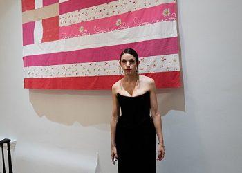 Νέα Υόρκη: «Υποστολή», της συμβολικής ροζ ελληνικής σημαίας από το προξενείο