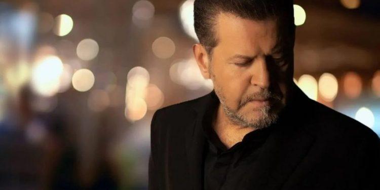 Πέθανε ο τραγουδιστής Χάρης Κωστόπουλος