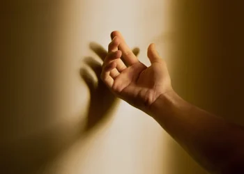 Πώς το μήκος των δαχτύλων σας «μαρτυρά» την ψυχική σας υγεία