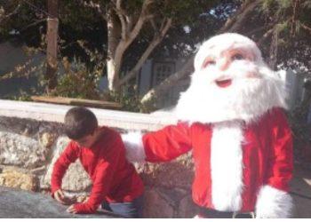 Στην Τένεδο βρέθηκε ο Άγιος Βασίλης και μοίρασε δώρα