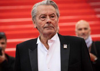 Στα «μαχαίρια» η οικογένεια Ντελόν – Ο Αλέν και η κόρη του, Ανούσκα μηνύουν τον γιο του, Άντονι