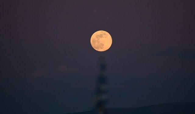 Φεγγάρι το Λύκου: Εντυπωσιακές εικόνες Πανσέληνο του Ιανουαρίου