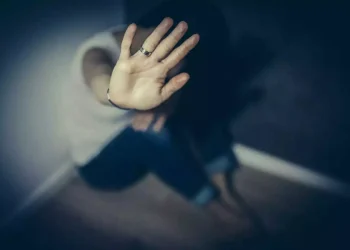 Βόλος: Νέα υπόθεση ενδοοικογενειακής βίας – «Μου έριξε οινόπνευμα στο στόμα για να με κάψει»