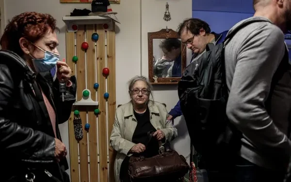 Έξωση στην Ιωάννα Κολοβού: Έσπασαν την πόρτα με πριόνι