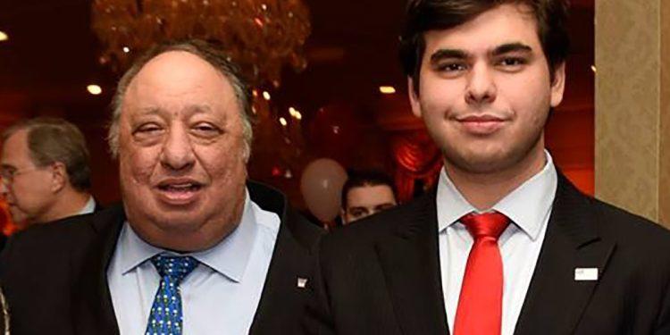 Ο Τζον Κατσιματίδης προάγει τον γιο του σε πρόεδρο του Ομίλου Red Apple