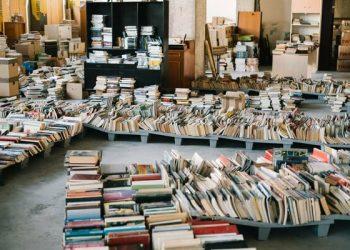 Έκλεψαν χιλιάδες βιβλία από το παλαιοβιβλιοπωλείο των αστέγων