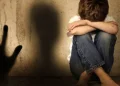 Εκμεταλλευόταν σεξουαλικά ανήλικα παιδιά μαθαίνοντάς τους αγγλικά και χαρίζοντάς τους drones και playstations